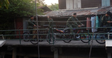 สายตรวจทหาร( กองร้อยที่ 11)  กองตรวจตราพื้นที่ริมคลองด้วย จักรยาน
