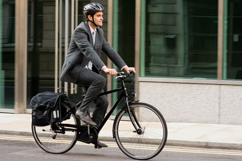 ปั่นจักรยานเพื่อเดินทางไปทำงาน
